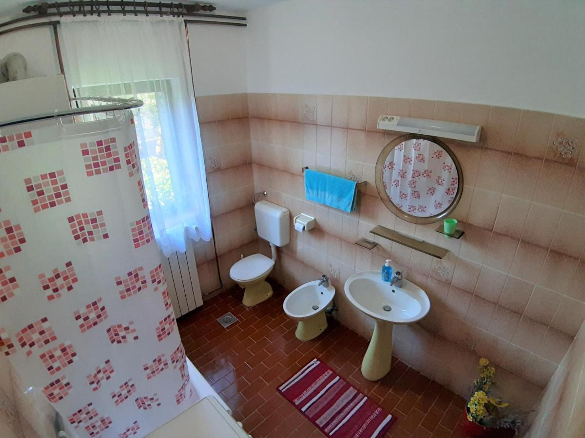Spacious Apartment In Pula For 6 Persons And With A Big Swimming Pool Exterior foto